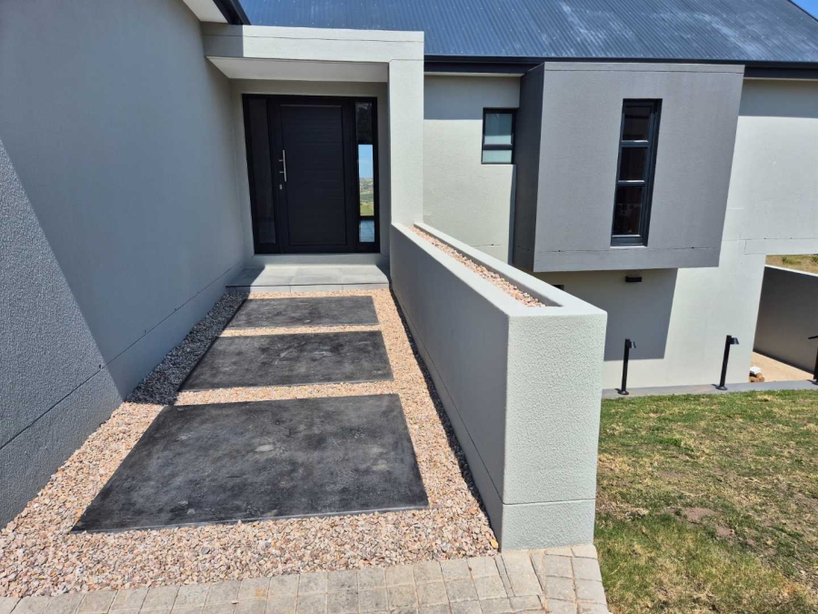 4 Bedroom Property for Sale in Outeniquasbosch Western Cape